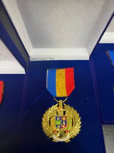 foto 3 emblema de onoare a mai